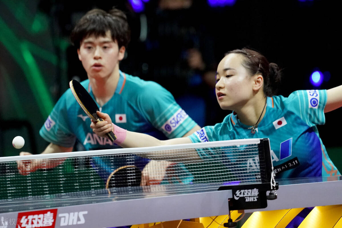 蜂鸟电竞- 季后赛巅峰对决!滇池独角兽队险胜祁连鲨队队,摔跤赛场再起波澜;门前嗅觉决定胜负