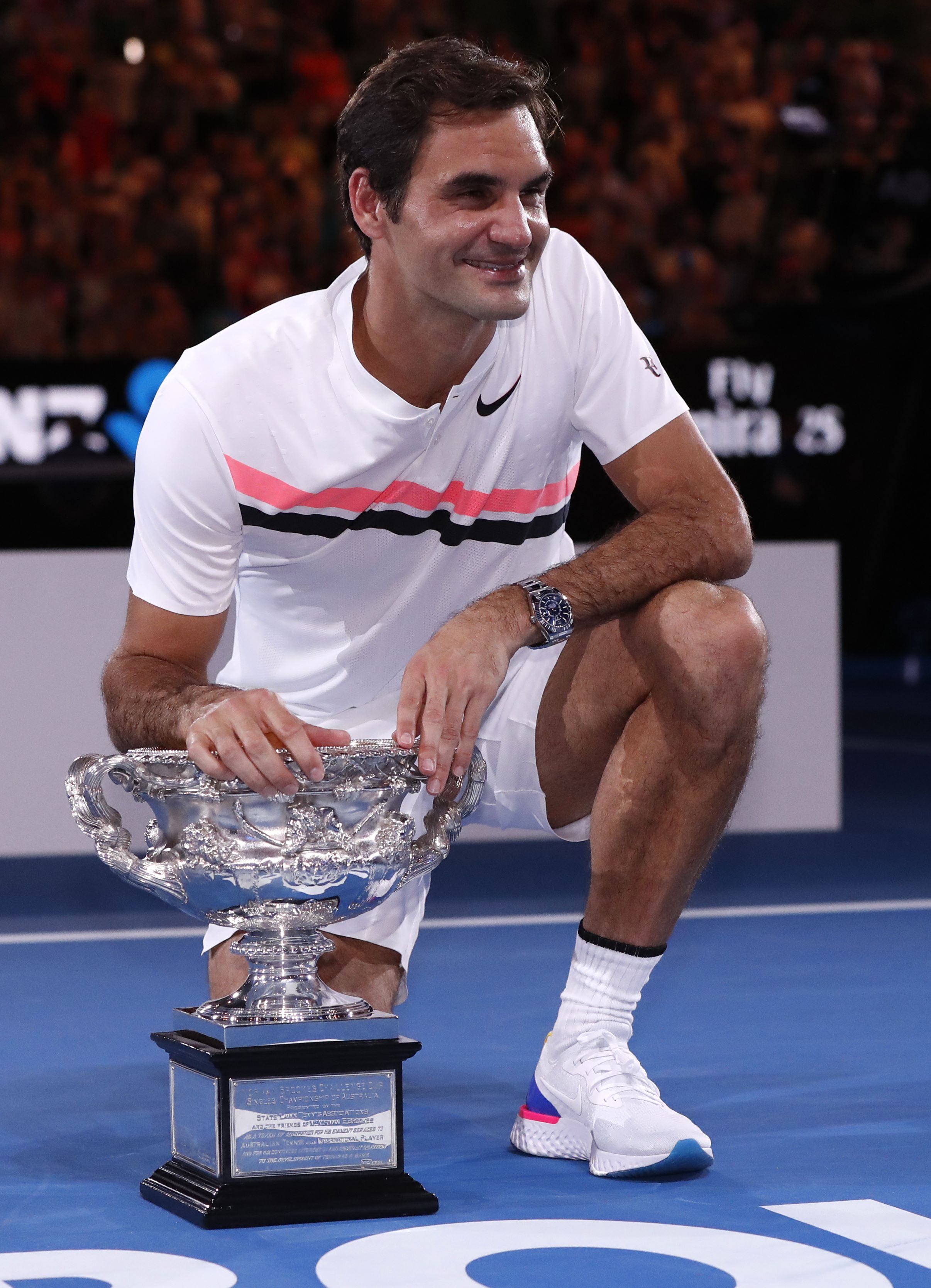 蜂鸟竞技-费德勒迎来十五赛季高光表现，利物浦球迷沸腾！的简单介绍